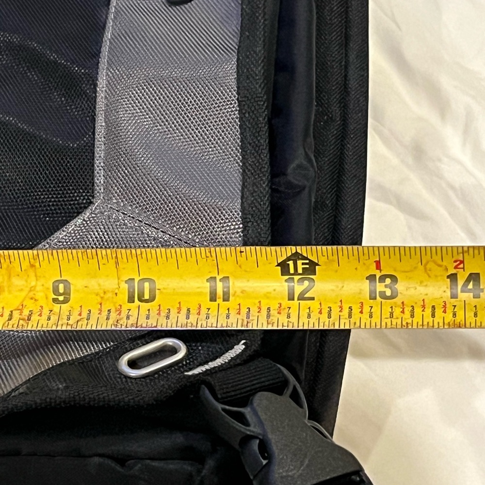 Ogio single shoulder laptop bag - Picture 11 of 14
